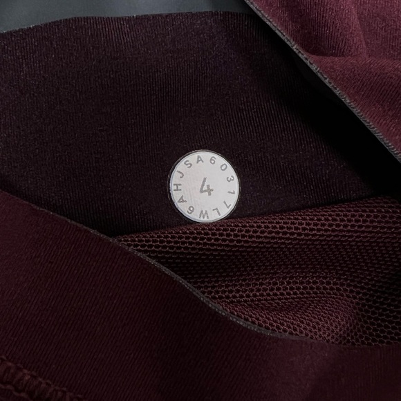 Lululemon In Movement Crop Everlux 19” Dark Excellent Condition Adobe Size 4 - Picture 5 of 6